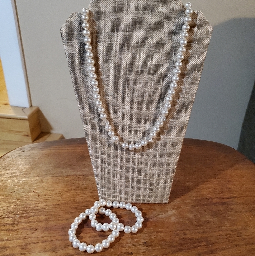 Vintage Faux Pearl Necklace & Bracelets - Picture 2 of 8